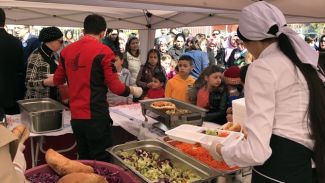 STG'den 1.500 öğrenciye balık-ekmek ziyafeti