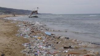 Kilyos Plajı'na atılan atıklar kirliliğe neden oldu!