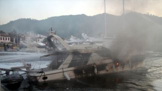 Marmaris'teki marinada 3 yat yandı, bir kişi öldü!