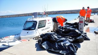 Ege'de mülteci teknesi battı: 16 ölü