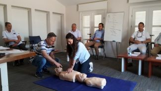 Çeşme Marina çalışanlarına ilkyardım eğitimi verildi