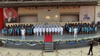 Dokuz Eylül Üniversitesi'nden 244 denizci mezun oldu