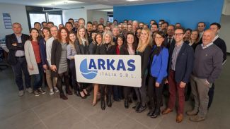 Arkas Italia zirveye oynuyor