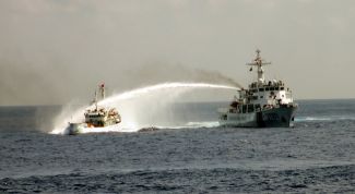 Çin ve Vietnam gemilerinin tazyikli su savaşı