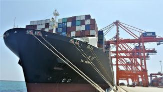 M/V YM World isimli konteyner gemisi Mersin Limanı'na yanaştı