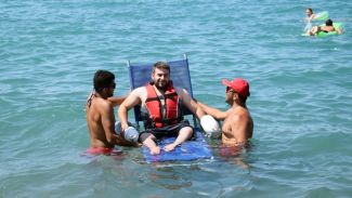 Kumsal keyfi "engel" tanımıyor!