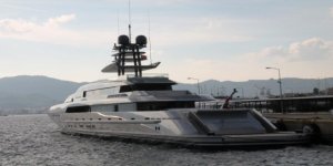 Dünyanın en hızlı alüminyum yatı Marmaris'e demir attı