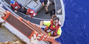 Okyanusta kaybolan denizciler bulundu