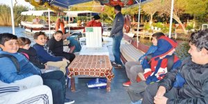 Eğitim için tek ulaşım araçları tekne