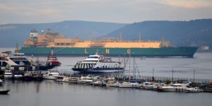 LNG Abuja II geçişi sırasında boğazı trafiğe kapattı