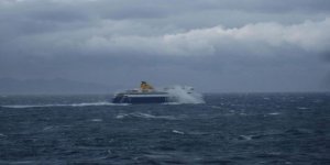 Fırtınaya yakalanan deniz otobüsü geri döndü