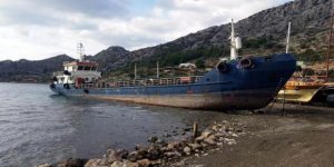 Marmaris'te arızalanan gemi karaya oturtuldu
