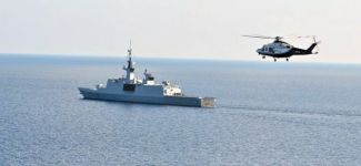 Fransız savaş gemisi "Fregate Surcouf" Çanakkale'den geçti