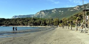 Ula’da deniz suyu 25 metre çekildi, halk rahatsız oldu