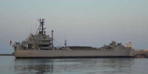 Flaş! İzmir'de askeri gemide yangın