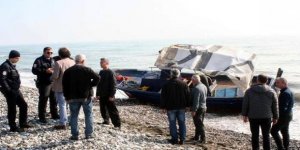 Mülteci taşıyan tekne Mersin’de sahile vurdu