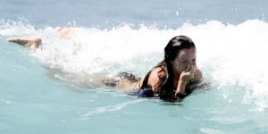 Tatilcilerin Alanya'da deniz keyfi