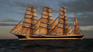 Dünyanın en büyük yelkenli eğitim gemisi İstanbul'a geliyor