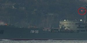 Rus savaş gemisi Türk bayrağıyla boğazdan geçti!