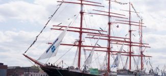 STS SEDOV, Karaköy'e demir attı