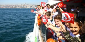 23 Nisan'da İstanbul Boğazı neşeyle doldu