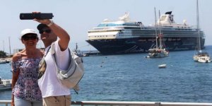 "Mein Schiff 2" Bodrum’a  2 bin 129 turist getirdi