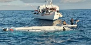Alabora olan teknedeki 2 kişi yaralı kurtuldu