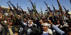 Husiler El-Muha Limanı'na saldırdı