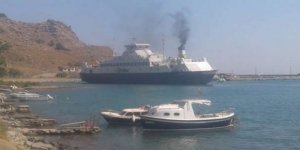 Gökçeada'da feribot karaya oturdu!