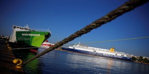 Yunanistan'da denizcilerin grevi seferleri durdurdu