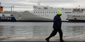 Yunanistan'da denizciler grevi uzattı