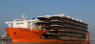 Yarı batan gemi "M/V Blue Marlin"