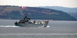 Rus savaş gemisi Çanakkale Boğazı’ndan geçti