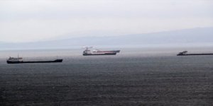 Gemiler Sinop’ta fırtınanın dinmesini bekliyor