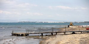 Deniz suyu çekildi, vatandaşlar panikledi