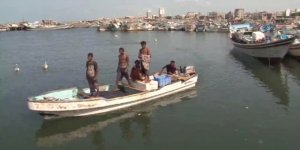 BAE gemisi Yemenli balıkçıları alıkoydu