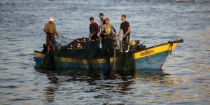 İsrail kurşunları altında balık avlıyorlar