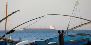 İran, ambaroyu delmek için tankerleri görünmez kılıyor
