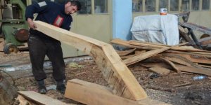 Ekmeğini dede mesleğinden kazanıyor