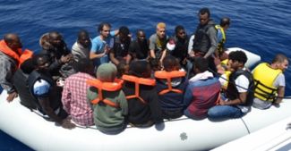 Ege'de 24 göçmen daha kurtarıldı