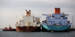 "İki dev gemi" arasında LNG transferi