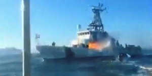 M /V Farley Mowat adlı gemiyi ateşe verdiler