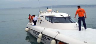 Feribottan ölüme atladı