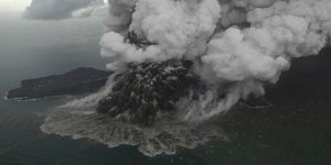 Krakatau'nun Çocuğu yine ağzını açtı