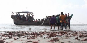 Müslümanları tehlikelere açık bir adaya sürüyorlar