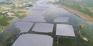 Yüzer güneş enerjisi santrali üretime başladı
