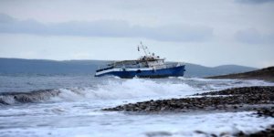 Tekneleri karaya oturunca yakalandılar