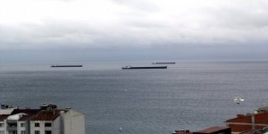 Yük gemileri Sinop Limanı'na sığındı