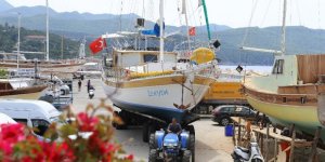Tekneler sezon için denize inmeye başladı