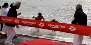 Birinci olacak çocuğa omuz attı